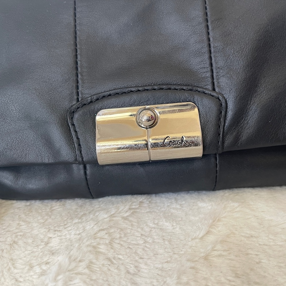 Coach leather clutch / Wristlet EUC - Picture 2 of 11